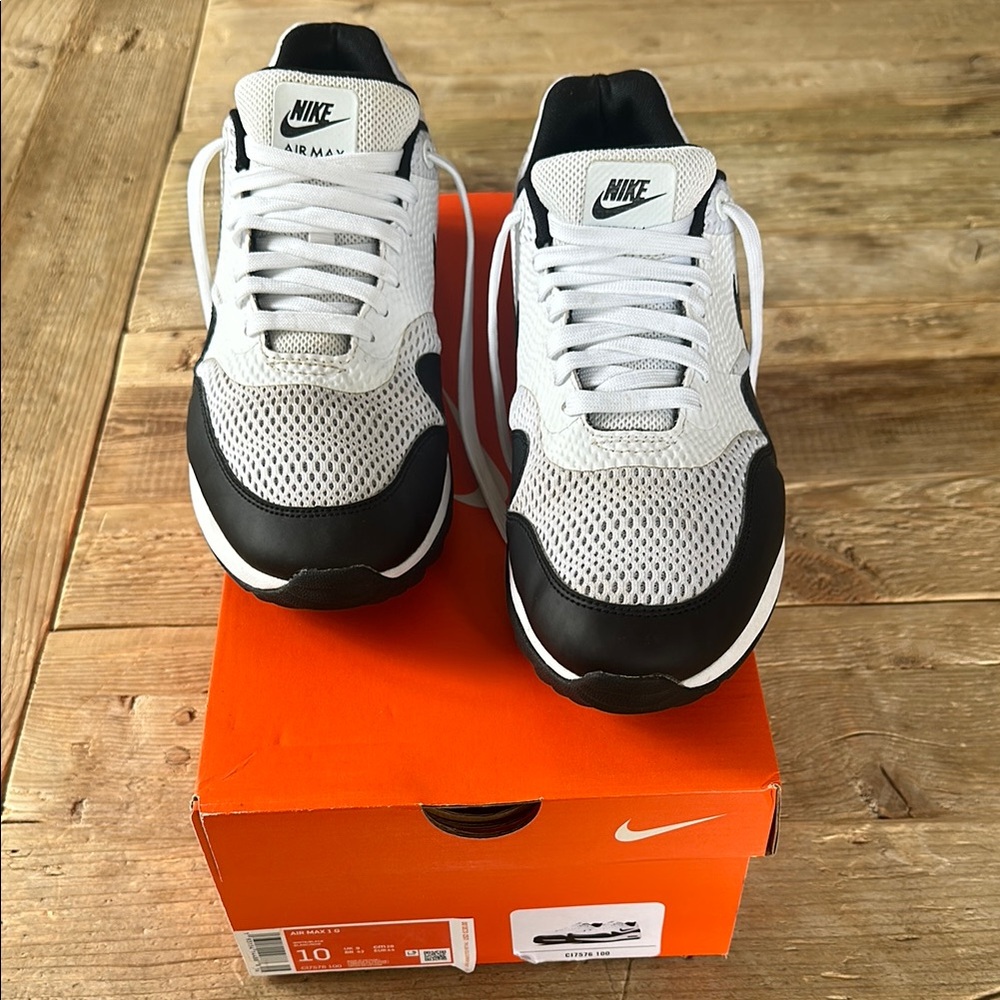 Nike Men’s Athletic Shoes White and Black Air Max Style